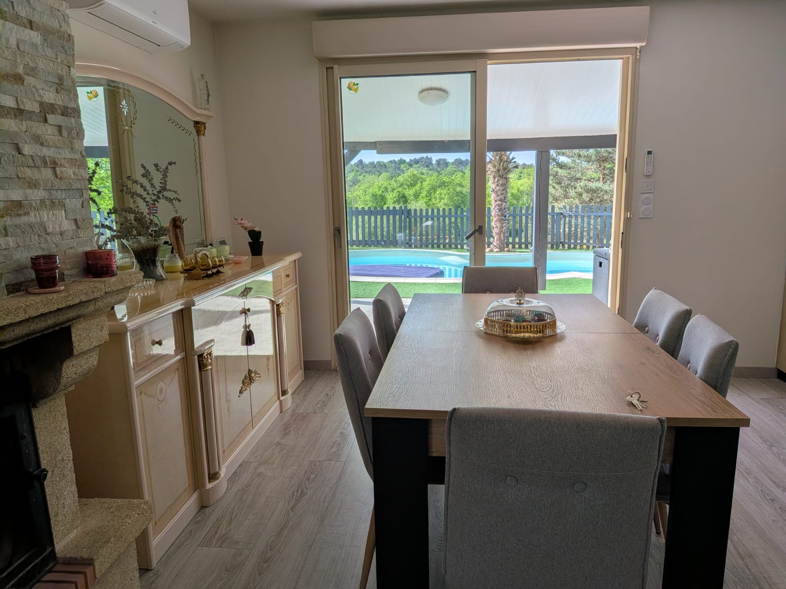 Coin repas d'un logement Airbnb géré par Kabeli Conciergerie à Toulouse